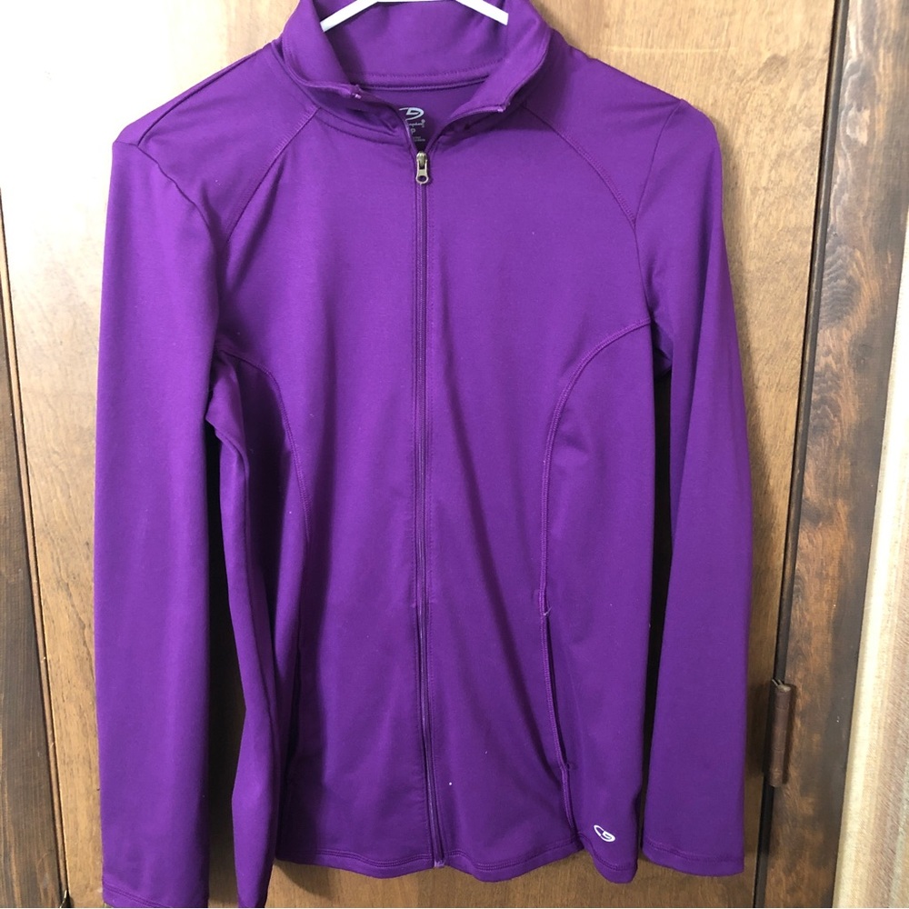 Women Champion Zip Jacket size small.
In like new condition.